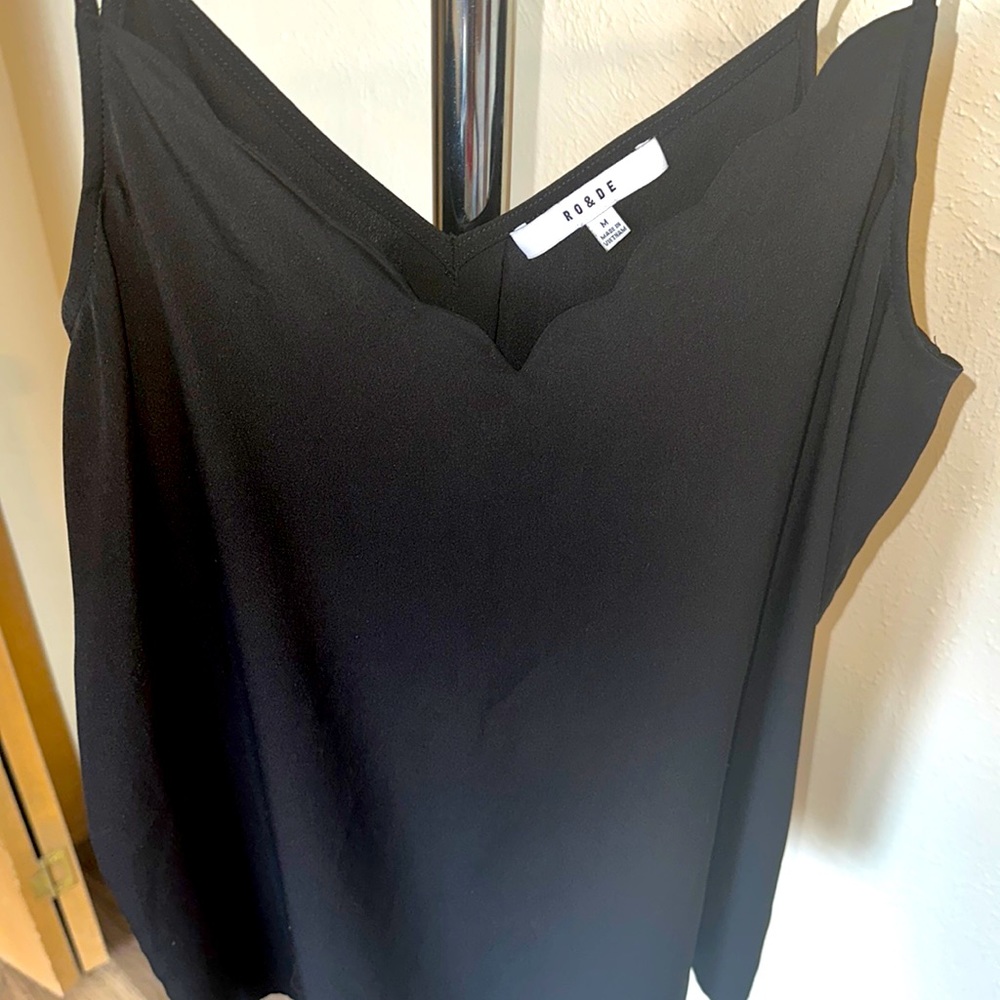 Ro & De Scalloped Neck Black Tank Top (Size M)